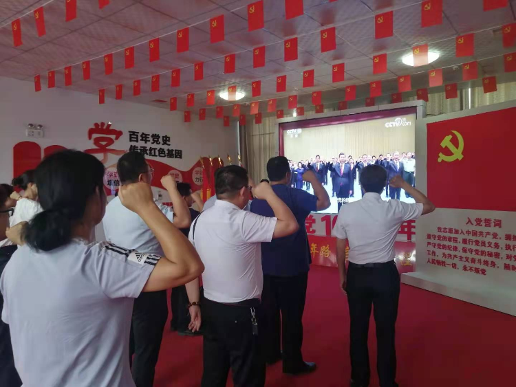 新绛县文物保护中心参观庆祝中国共产党成立100周年图片展