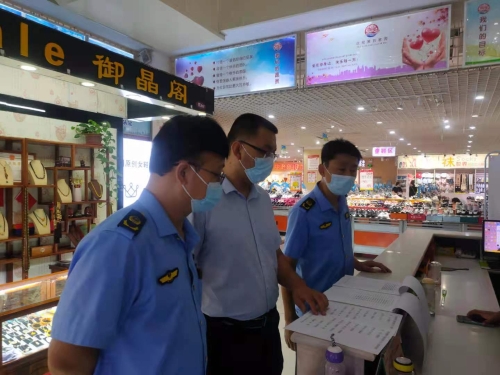 縣市場監(jiān)管局局長竹杰檢查海泉生活館疫情防控情況