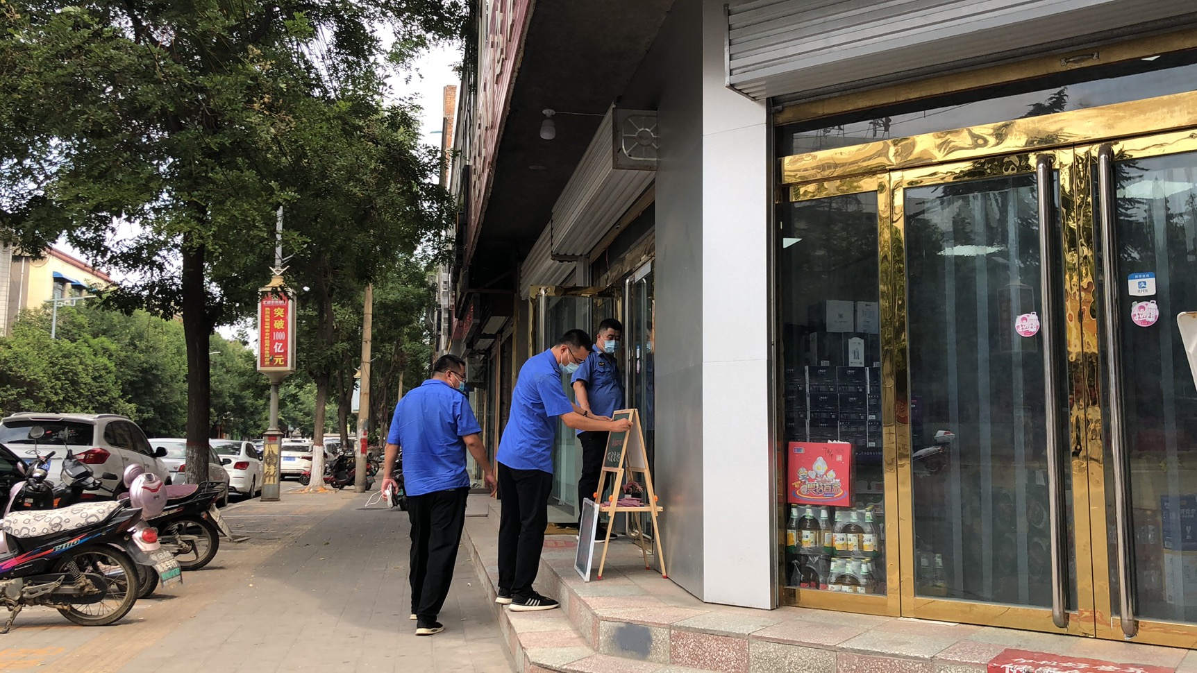 行政執(zhí)法隊深入開展愛國衛(wèi)生季活動