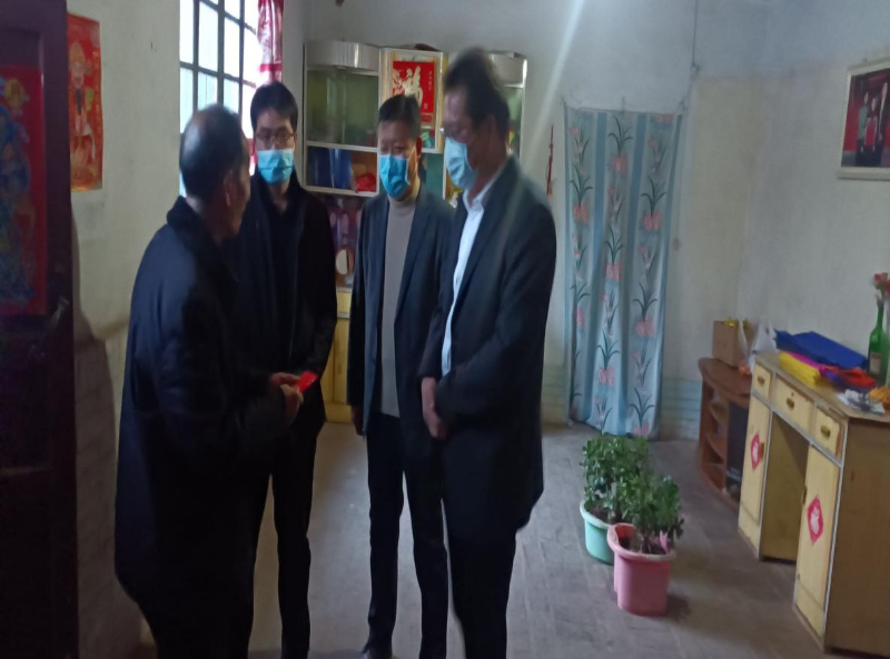 副县长毕冠军到万安镇慰问退休老干部和困难党员